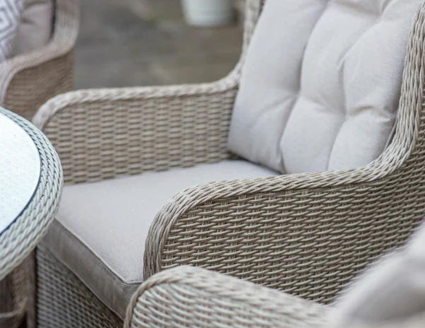 Chedworth Sandstone Rattan 6 Seat Round Dining Set with Lazy Susan, Parasol & Base - Image 3