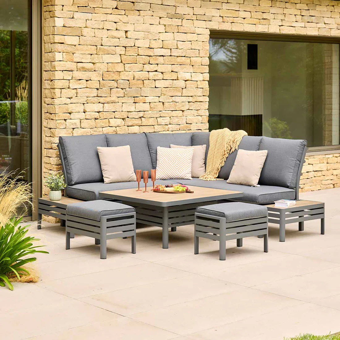 MONZA SQUARE MODULAR SET WITH ADJUSTABLE TABLE