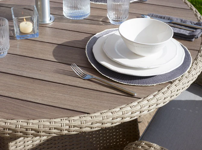TETBURY 4 SEAT SET 110CM PARASOL & BASE - Image 3